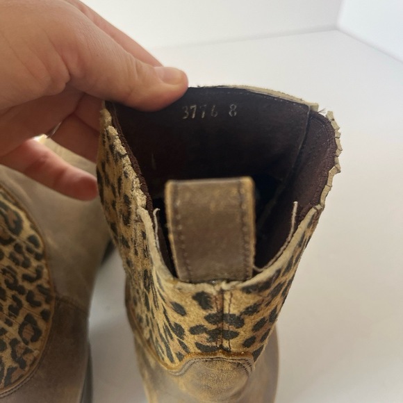 Very Volatile Braya Brown Leopard Print Suede Pull Tabs Stacked Heel Ankle Boots - Picture 7 of 7